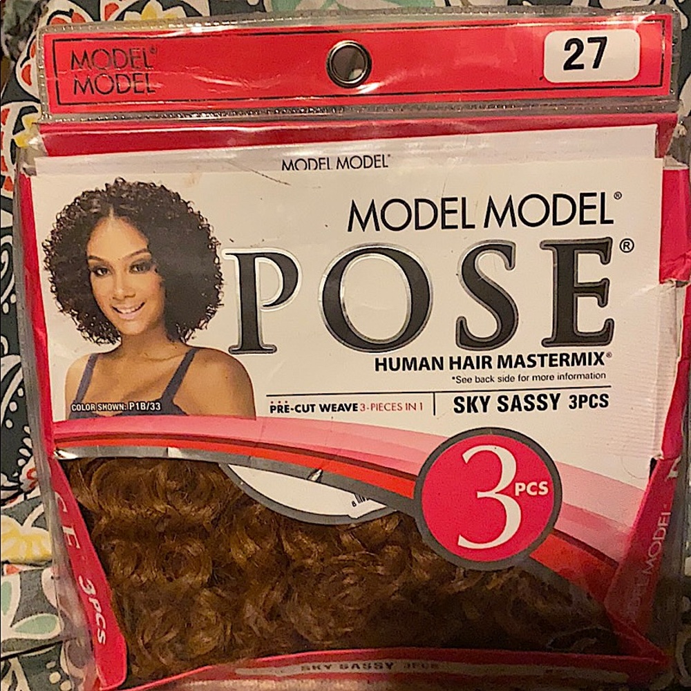 Model model pose SassyCurls Buy 1Get1Free